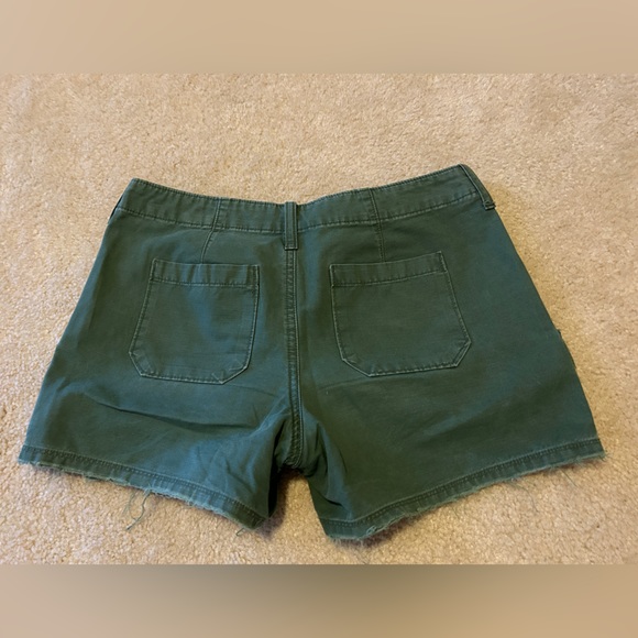 Women’s GAP Frayed Cargo Shorts - Picture 4 of 5